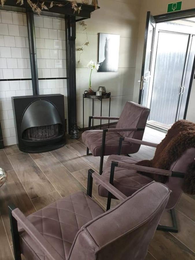 Westendorp Luxe Gastenkamer Met Living En Keuken Bij Friezen Paarden Stal Pellendijk מראה חיצוני תמונה
